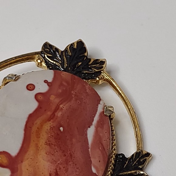 Vintage Oval Shaped Metal And Stone Brooch With Leaves - Picture 6 of 16